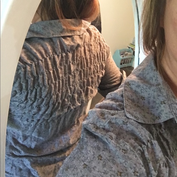 SOLD Top - Picture 3 of 5